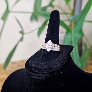 Lovely flashy travel ring, sterling silver and cz